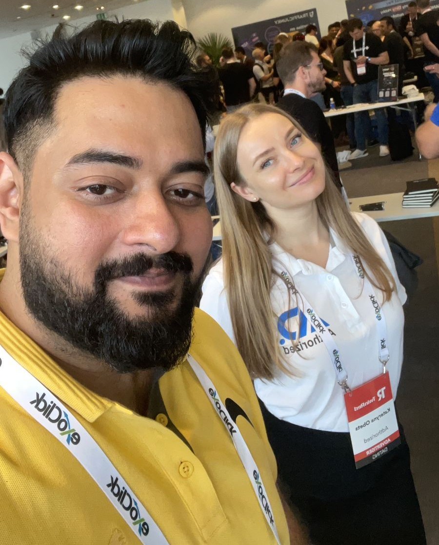 Nikhil Vats with an advertiser partner at the eviCLICK conference